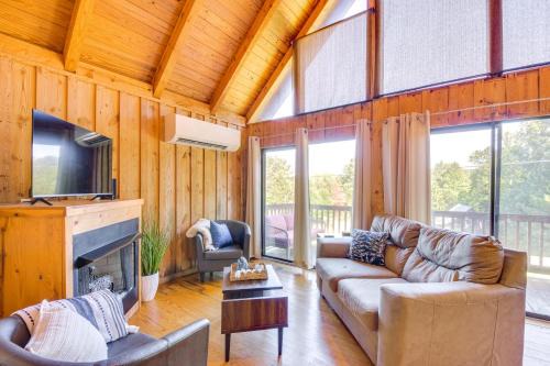 Six Mile House | Lake Keowee Retreat: Idyllic Six Mile Cabin!