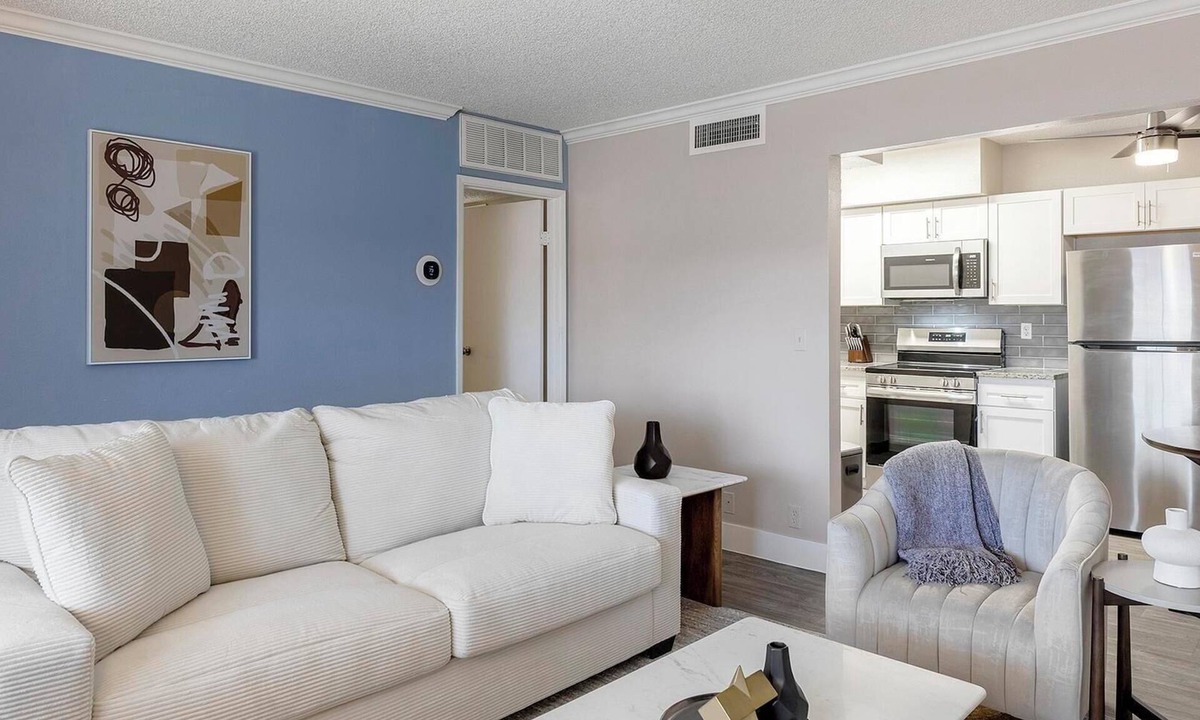 Rancho Oakey Apartment | Landing | Stylish 1BD, Gym