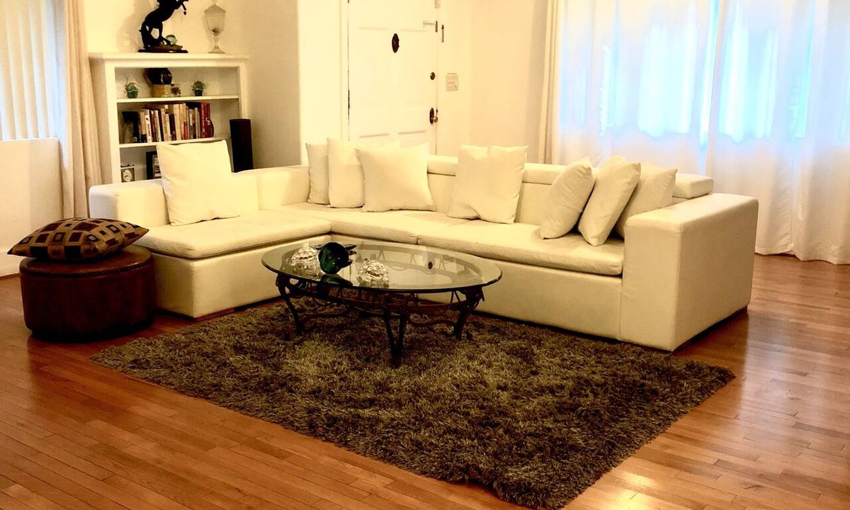 Hollywood House | LOCATION! LOCATION! House near Hollywood Walk of Fame & tourist attractions!