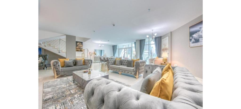 Jumeirah Beach Residence Apartment | Luxurious 4-Bedroom Duplex VILLA Apartment near JBR