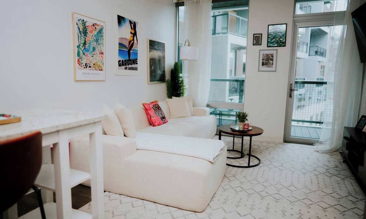 East Cambridge Apartment | “Luxury 2BR Cambridge | Pool + Free Parking”