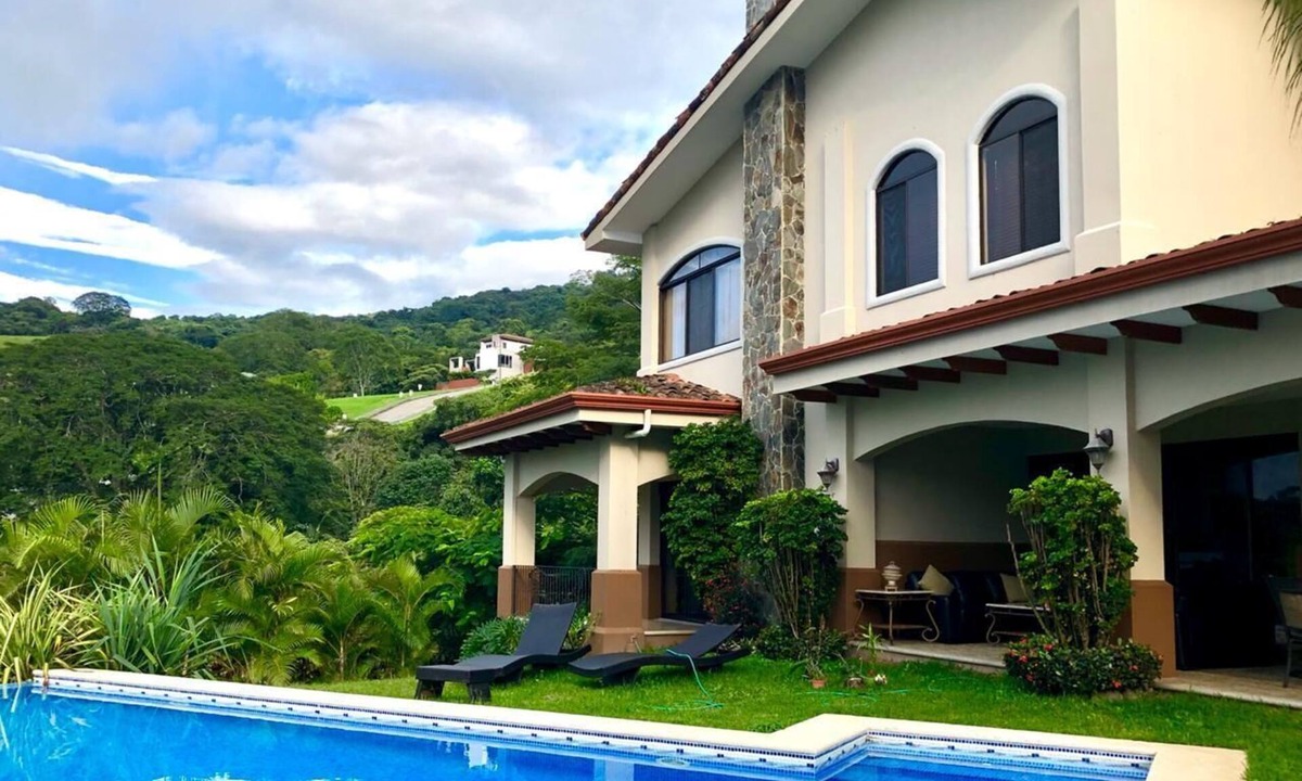 Ciudad Colon House | Luxury and natural environment