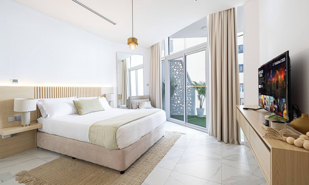 Business Bay Apartment | Luxury Apartment with Panoramic Burj Khalifa & Canal Views and Pool Access