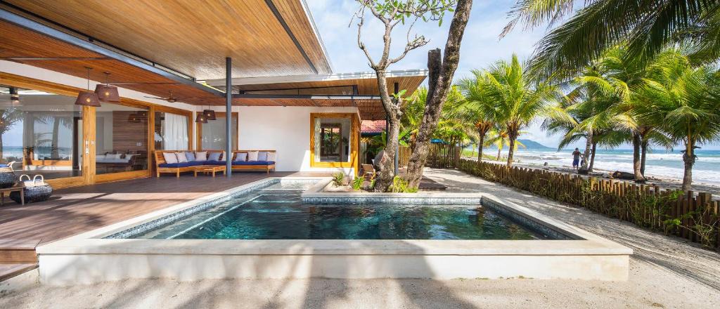 Carmen Villa | Luxury Beachfront Villa Akoya