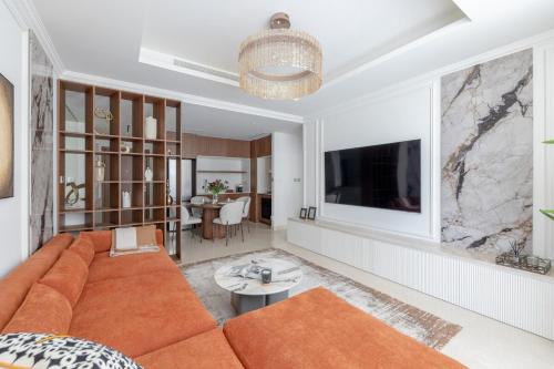Dubai Marina Apartment | Luxury & Modern Unit in Emaar Beachfront