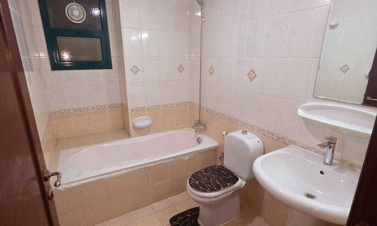 Al Majaz Apartment | Magnificent 3-Bedroom Apartment near Buhaira Corniche