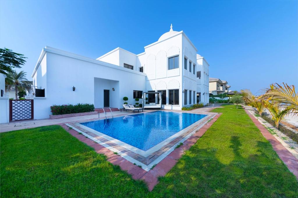 Palm Jumeirah Villa | Maison Privee - 5 Stars Villa with Private Pool or Beach on Palm Jumeirah