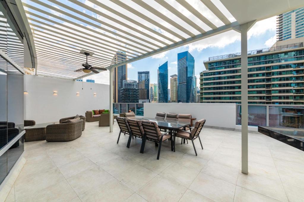 Jumeirah Beach Residence Villa | Maison Privee - Stunning 3-Floor Villa with Kids Room & Rooftop Terrace over Dubai Marina