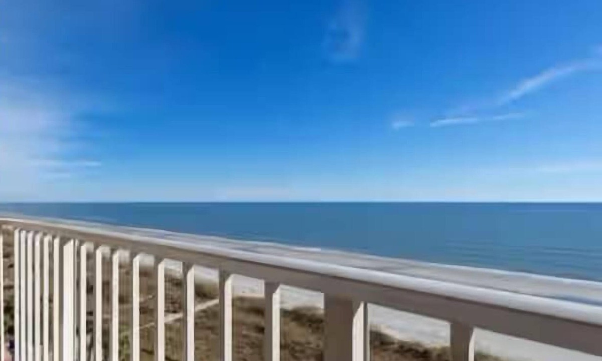 Ocean Drive Apartment | Maritime Beach Club - 1BR