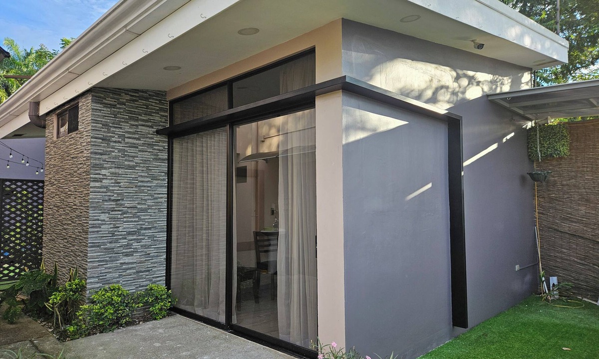 Naranjito Apartment | Mini Apartment self contained sleeps 4, Pet Friendly