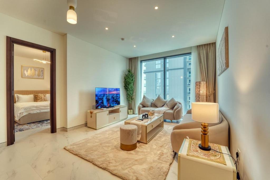 Dubai Apartment | Modern 1BR Retreat Creek Vistas