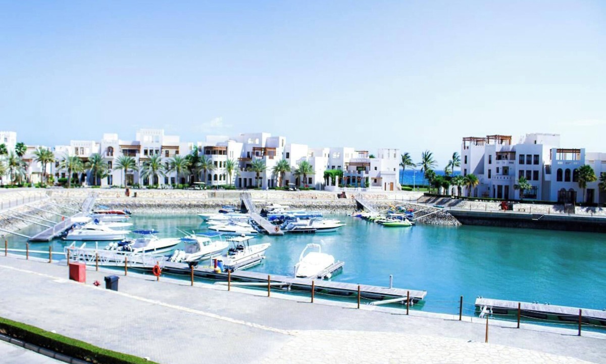 As Sifah Apartment | Modern 2-Bedroom with Marina Views