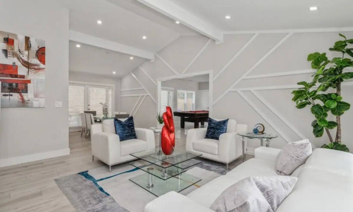 Chastain Park House | Modern Retreat in Buckhead next to Golf and Park