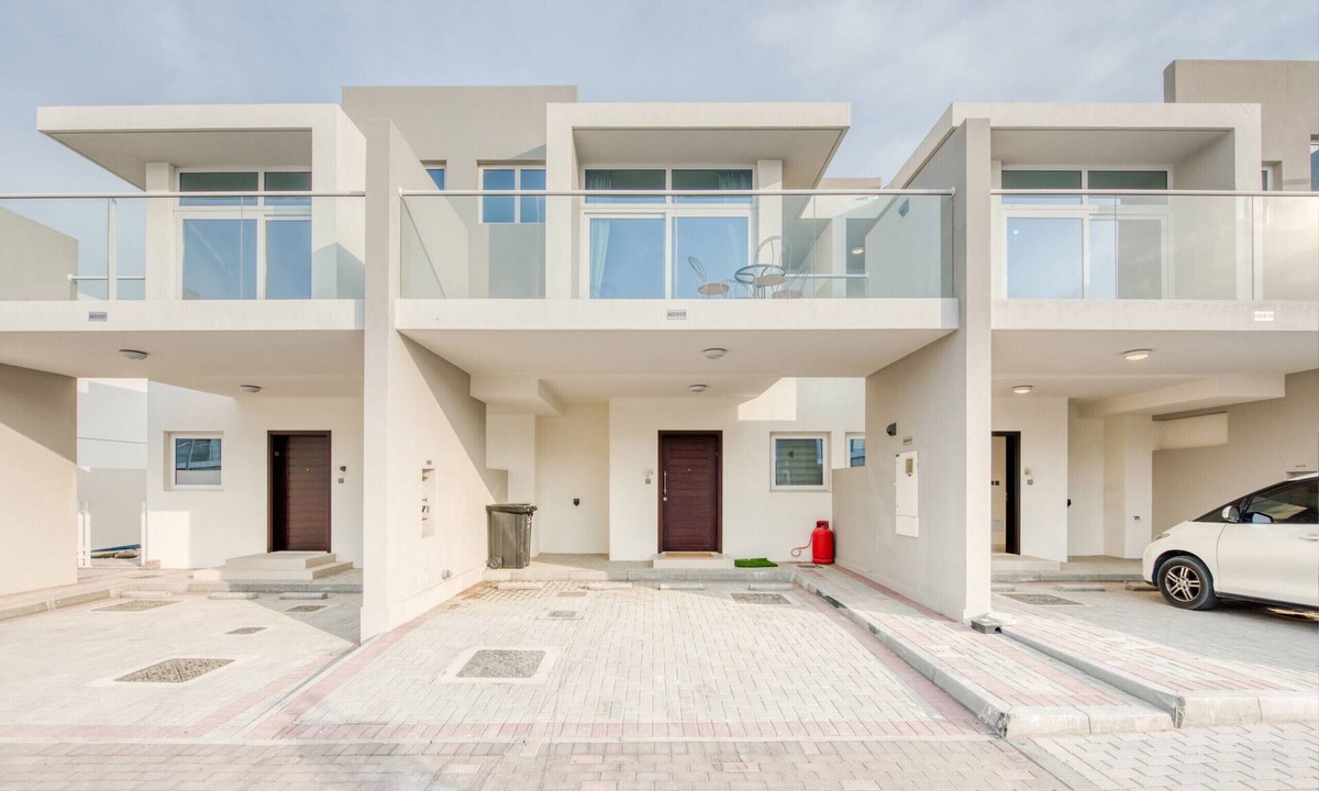 Dubai Ski Chalet | Opulent 3BR Townhouse at DAMAC Hills 2 Akoya by Deluxe Holiday Homes