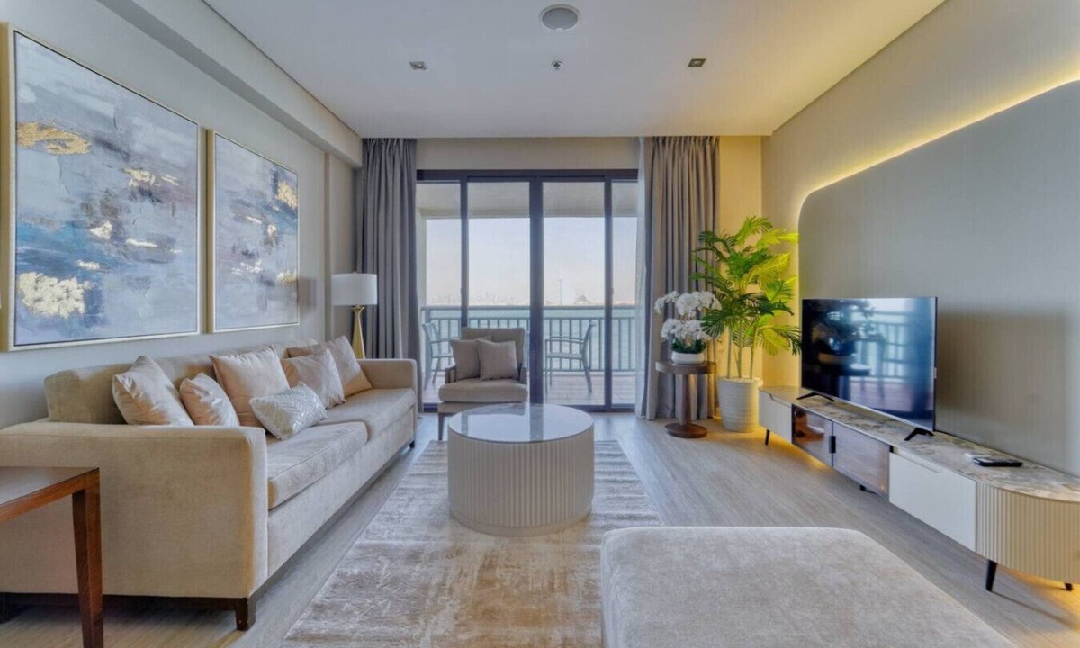 Palm Jumeirah Apartment | Palm Paradise 1BR | Beachfront Escape w/Pool, Gym, Parking & Balcony