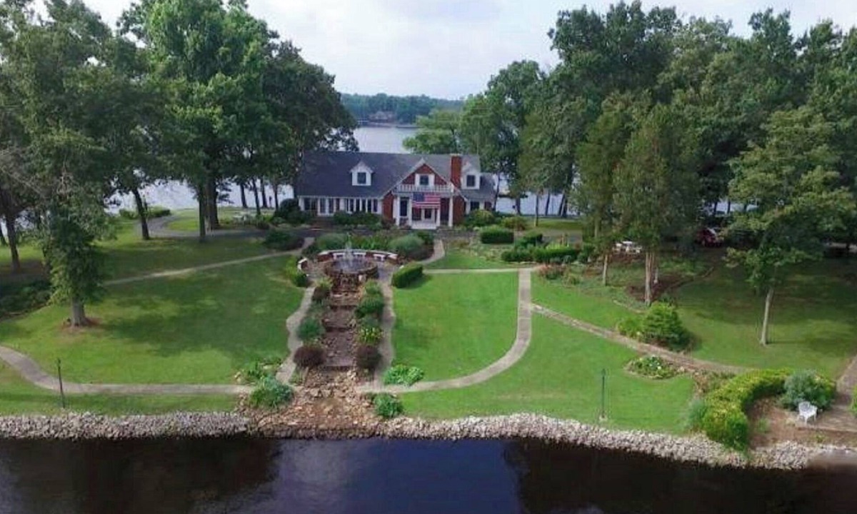 Marion House | Paradise On The Lake ~ Luxurious Peninsula Property ~ Best View On The Lake!