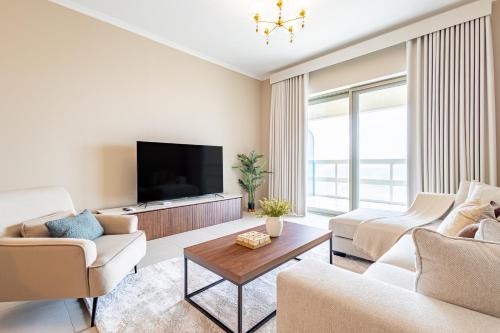 Saadiyat Cultural District Apartment | Private Beach - Full Zayed Museum Views - 1 min walk to Mamsha Boulevard and Beach - Ajwan Towers - Massive Balcony - 5 min to Louvre, Zayed National Museum, teamLab Phenomena, National History Museum, Guggenheim and more