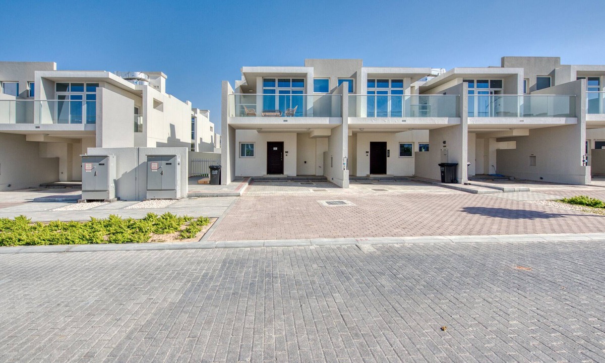 Dubai Ski Chalet | Restful 3BR Townhouse at DAMAC Hills 2 Mimosa by Deluxe Holiday Homes