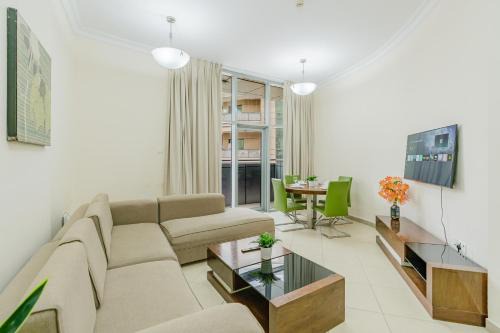 Al Barsha 1 Apartment | RH- Modern Urban Oasis, Spacious 02RB near mall of Emirates