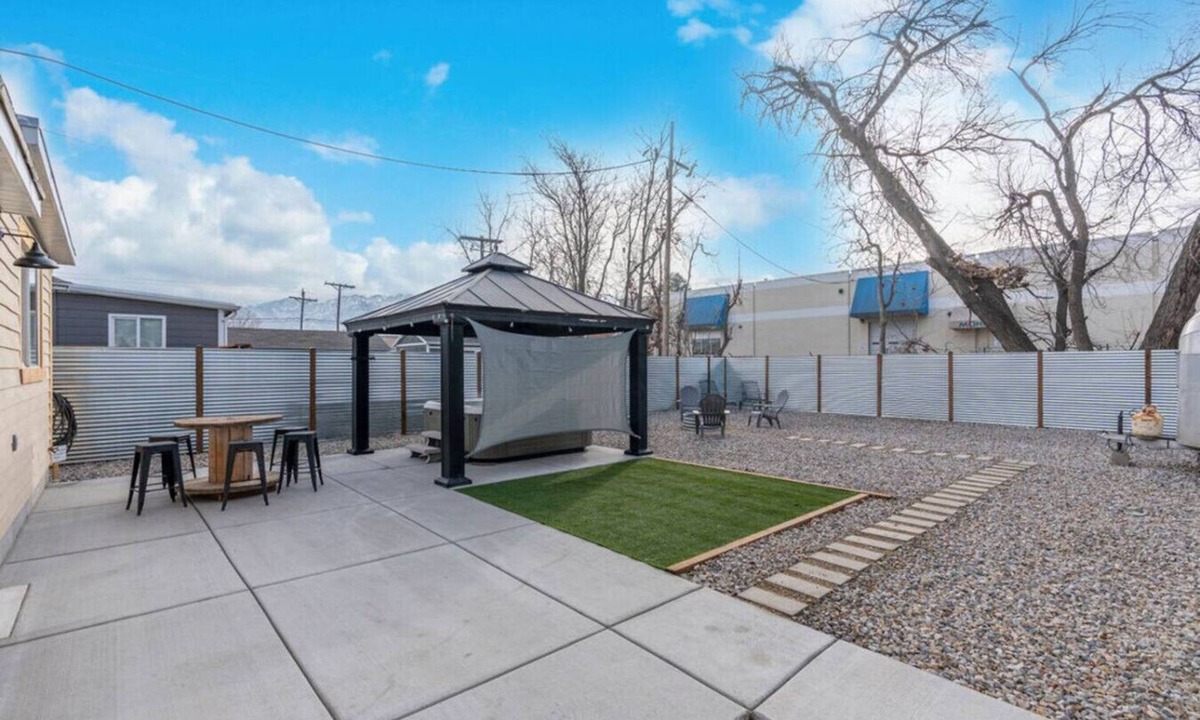 South Salt Lake House | Salt Lake Sanctuary -Hot Tub -Gated Parking+Garage