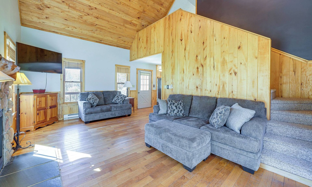 Slatyfork Farm Cottage | Scenic Getaway, 10 Mi to Snowshoe Mountain & Lake!