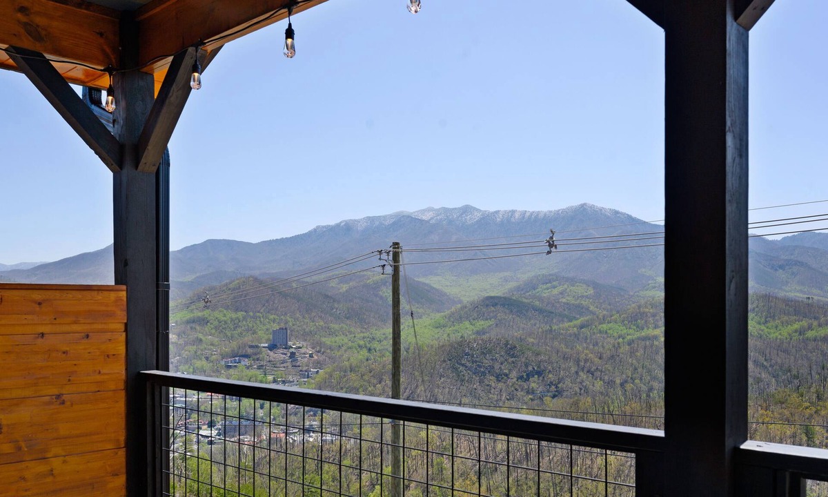 Cottage Gardens Cabin | See July 4th Fireworks From Your Balcony!