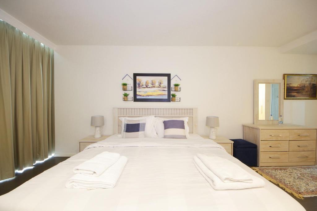 Jadaf Apartment | Signature Holiday Homes - Luxury 3 Bedroom Apartment D1 Tower Waterfront View