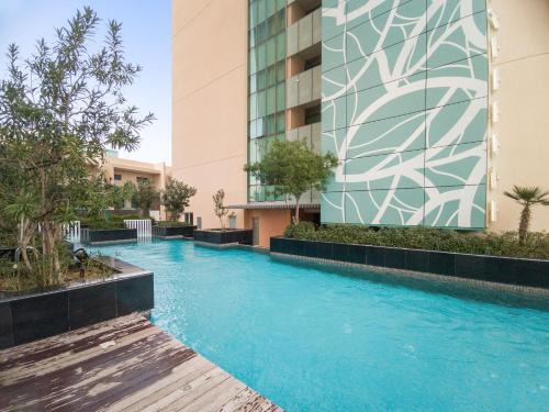 Al Raha Beach Apartment | Silkhaus Vacation Homes Modern 2BDR Near Banks of Al Rahah