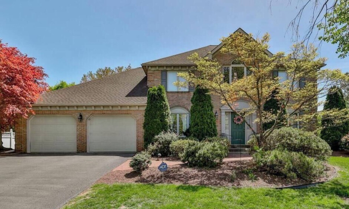 Bethlehem House | Spacious 7 bed Paradise in Bethlehem with private heated pool and fitness room