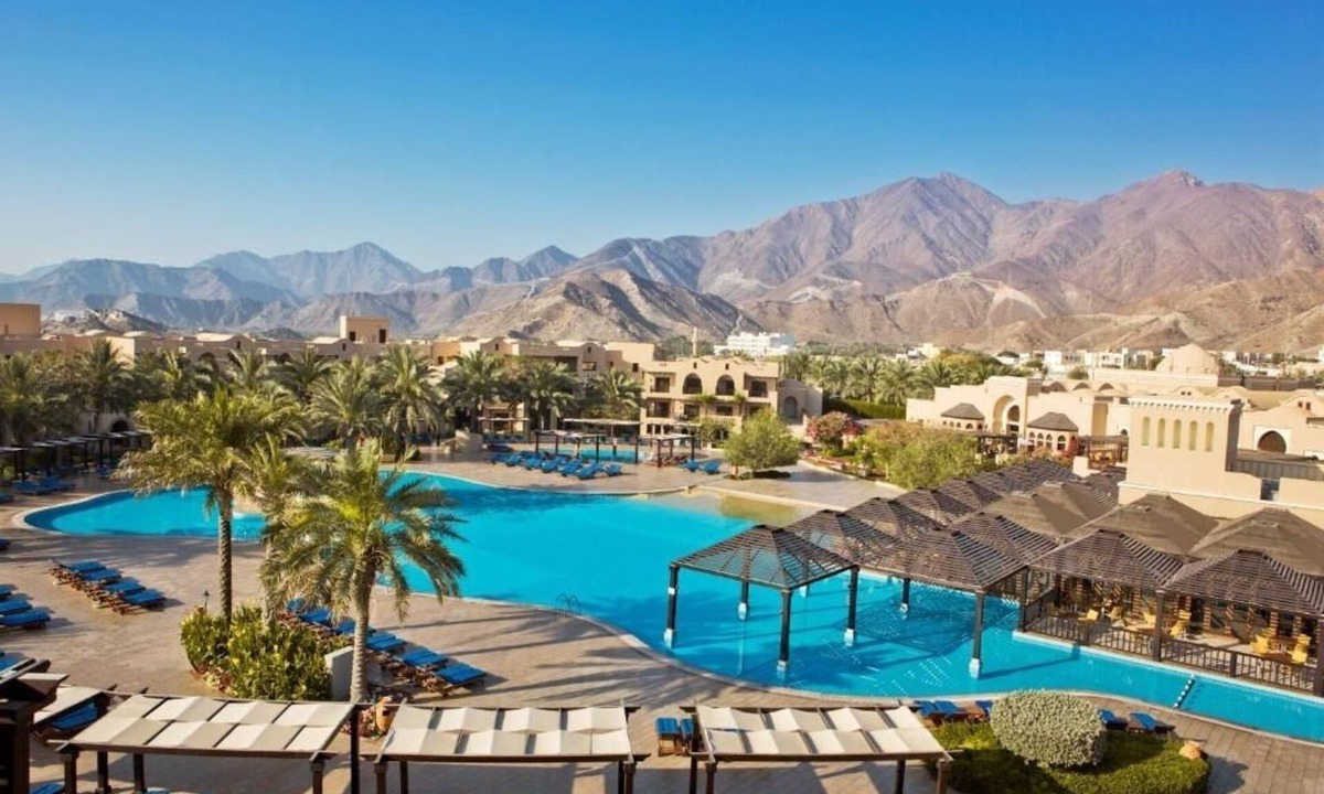 Al Aqah Hotel | Spacious Modern Room w/Sea Side Views Near Snoopy Island | Ideal for All Ages