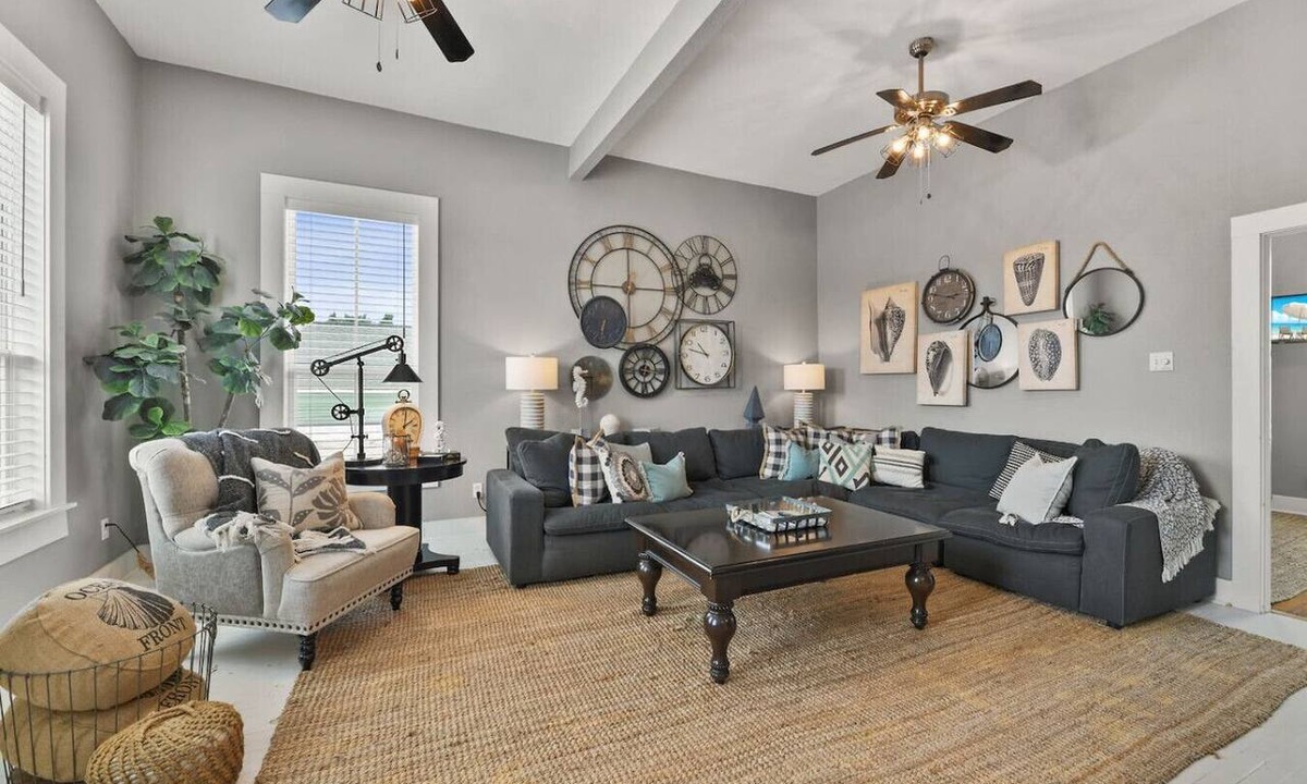 San Jacinto Apartment | Sparkled Seahorse