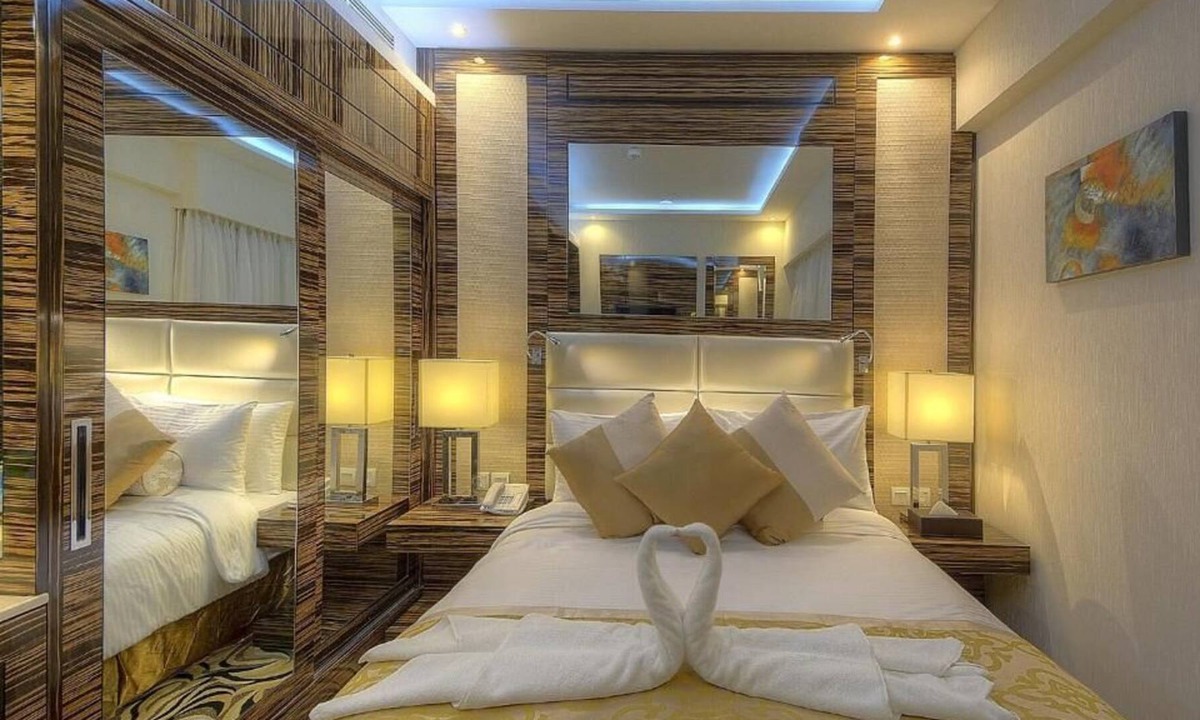 Al Mankhool House | Standard Room Near Bombay Bites By Luxury Bookings
