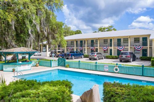 Steinhatchee Hotel | Steinhatchee River Inn and Marina