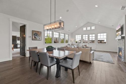 Bend House | Stone