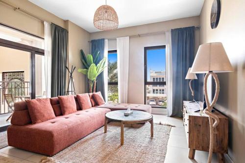 Umm Suqeim 3 Apartment | StoneTree - Cozy 1 BR near Madinat Jumeirah and Burj Al Arab