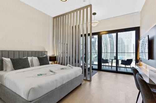 Business Bay Apartment | Studio Retreat with Canal and Burj Khalifa Views
