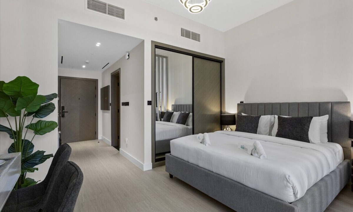 Business Bay Apartment | Studio Retreat with Canal and Burj Khalifa Views