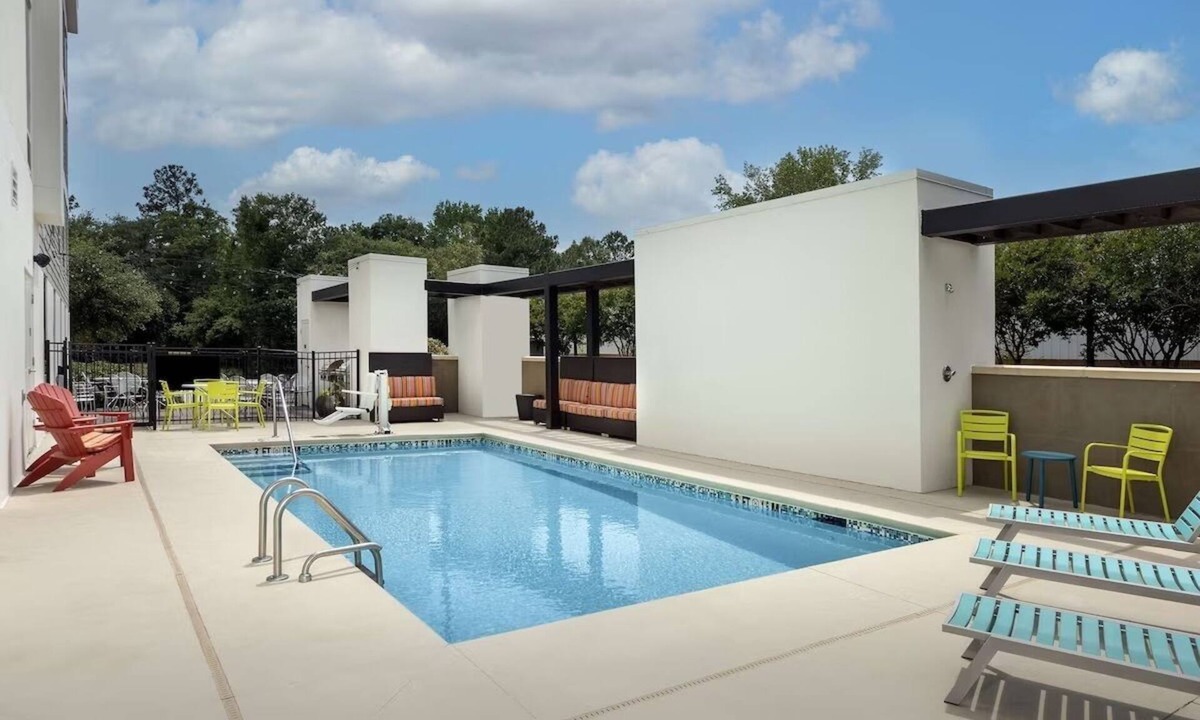 North Charleston Hotel | Studio w/2 Queens & Kitchenette; Free Hot Breakfast | 1 mi to Tanger Outlets