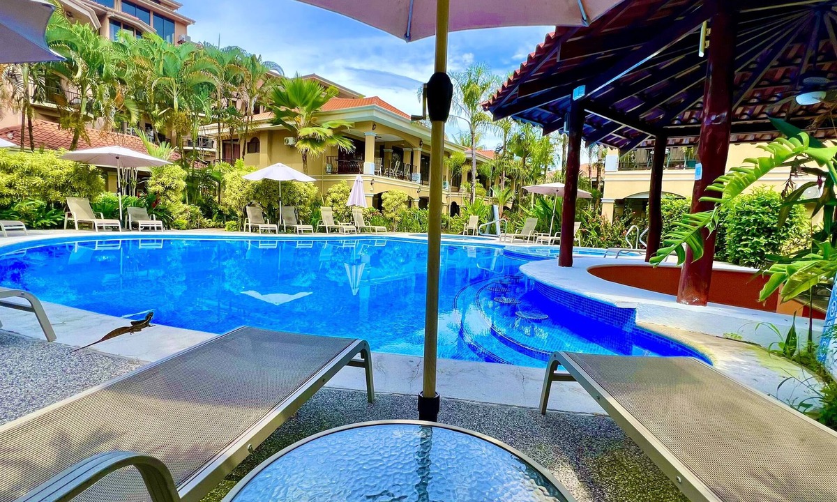 Jaco Condo | Stunning ground floor Condo near the pool
