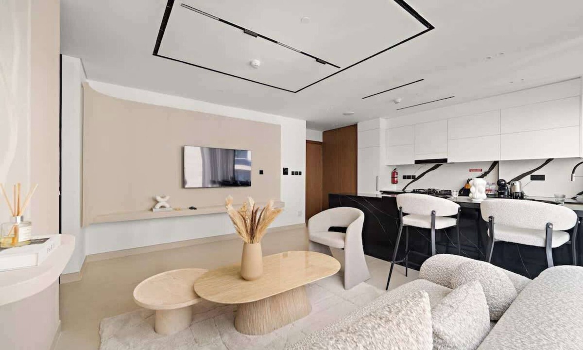 Business Bay Apartment | Stylish 1BR with Private Jacuzzi in Business Bay