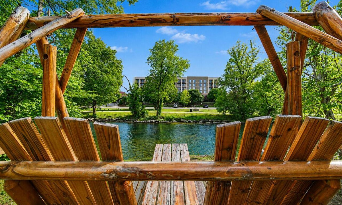 Pigeon Forge Hotel | The Inn On The River