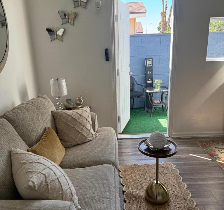 Paradise Apartment | Tranquil stay Vegas