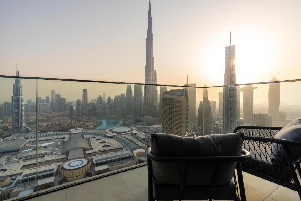 Bur Dubai Apartment | Ultimate Stay Full Burj Khalifa & Downtown Views Designer Luxury High Floor connected to Dubai Mall for 4 People