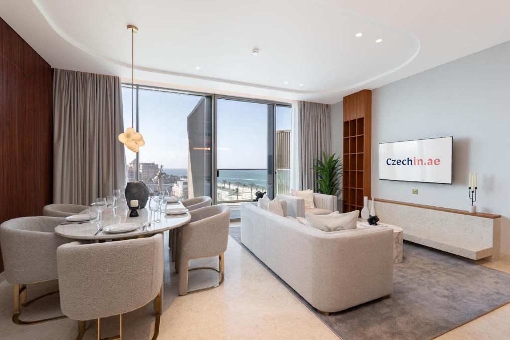 Palm Jumeirah Apartment | Ultra Luxury 2BD Beachfront & Panoramic Sea Views