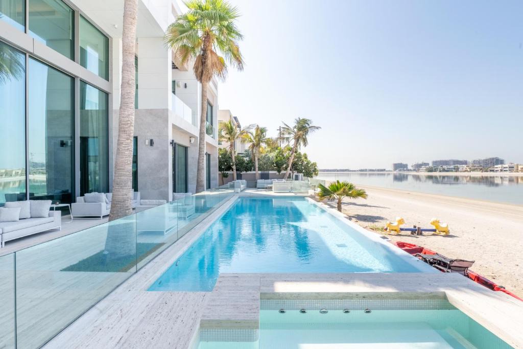 Palm Jumeirah Villa | Ultra-Luxury 6BR Palm Villa - Private Pool & Beach