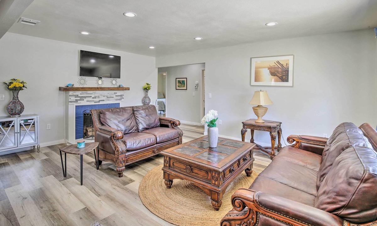 Compton House | Updated Compton Home ~ 10 Mi to SoFi Stadium!