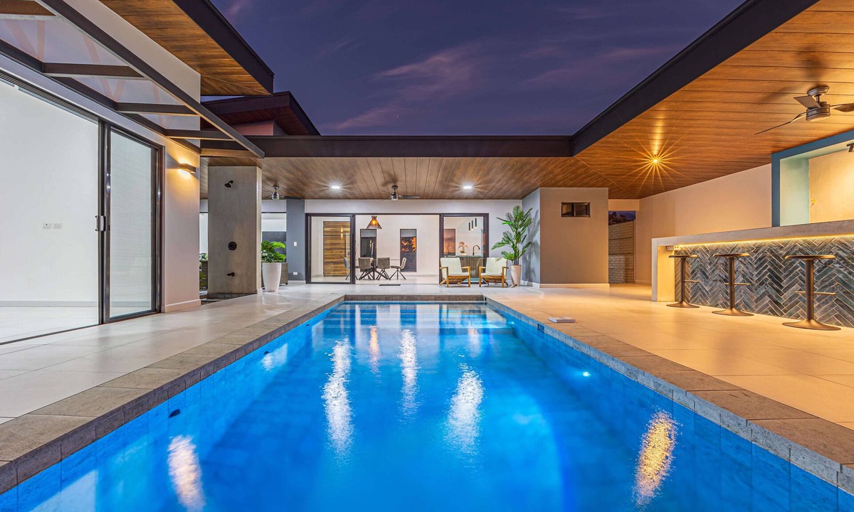 Ballena House | Uvita-New luxury-sleeps 6-private pool-huge patio-Great location near grocery and restaurants