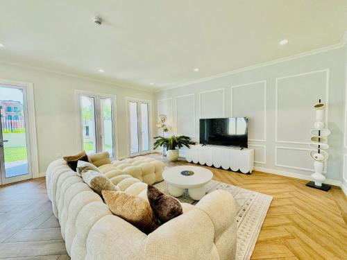 Dubai Villa | Venduras - Spacious 4-Bedroom Luxury Villa in La Mer, Dubai