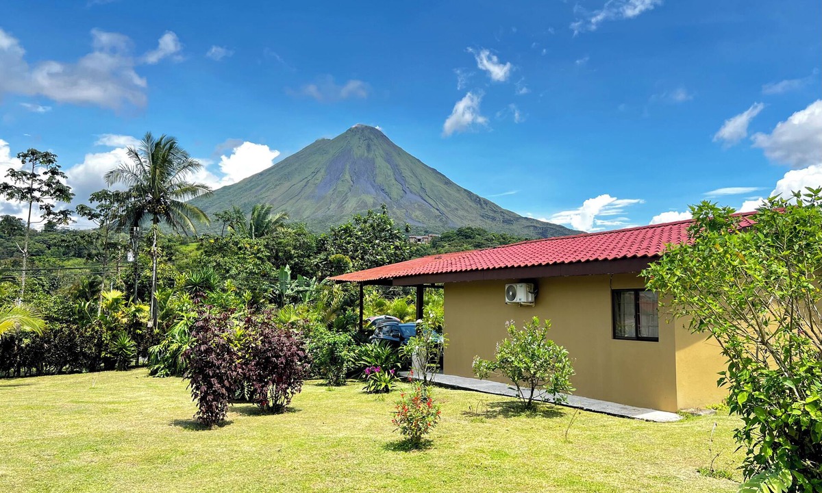 Arenal Hot Springs Villa | Villa With the Best Arenal Volcano Views: 4 Guests, Nature & Small Kitchen