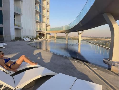 Al Barsha Apartment | Vogue Vacation Homes, Arjan Skyz by Danube near Miracle Garden, Studio Apartment with Balcony, Garden and City View, Access to all Amenities